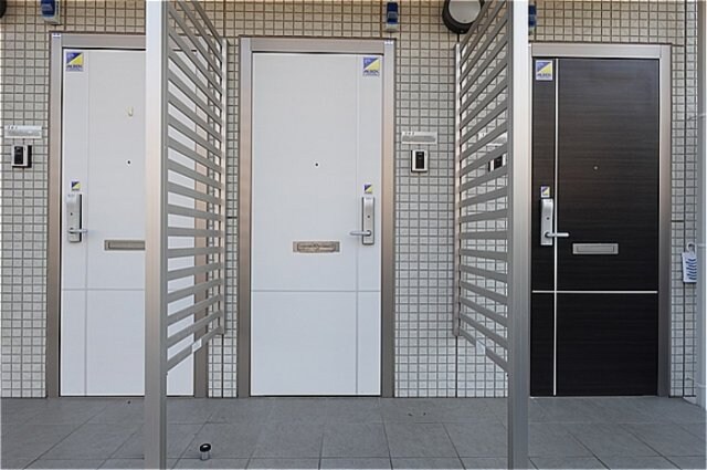 玄関前 ラ･ルーチェ