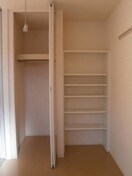 洋室・ｸﾛｰｾﾞｯﾄ＆収納棚 Ｒｅｖｅ・ｋ