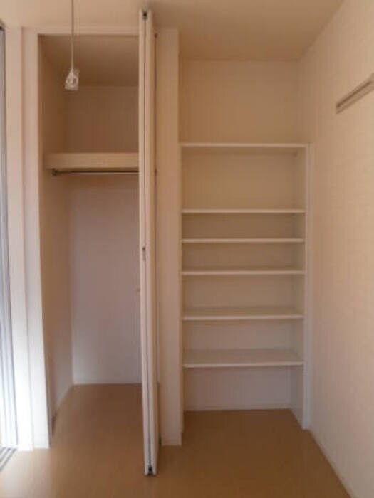 洋室・ｸﾛｰｾﾞｯﾄ＆収納棚 Ｒｅｖｅ・ｋ