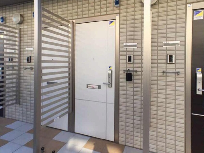 玄関前 アメージングエステート