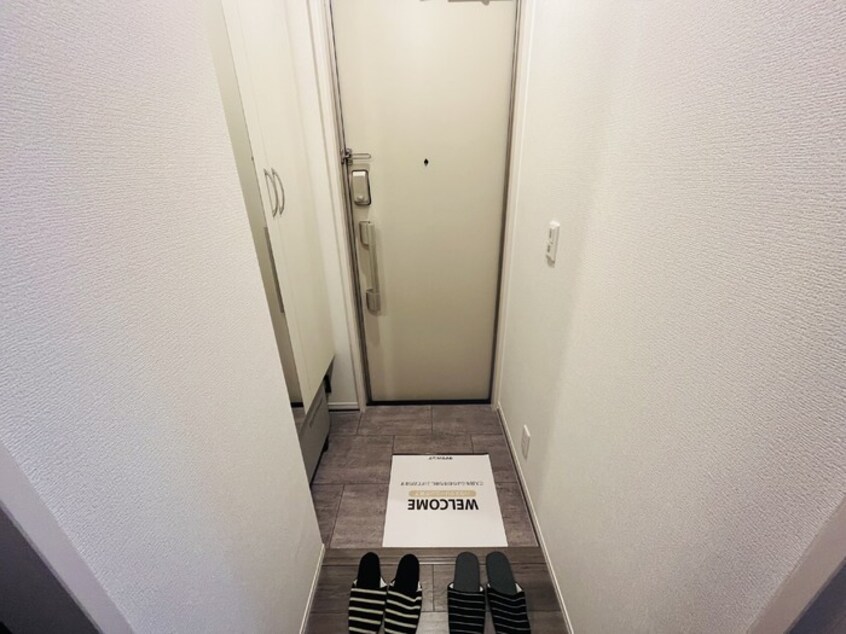 玄関の中 パラディ