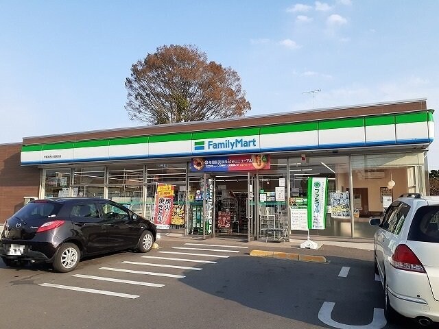 ファミリーマート西川田駅前店まで650m ラフレシール　Ｂ