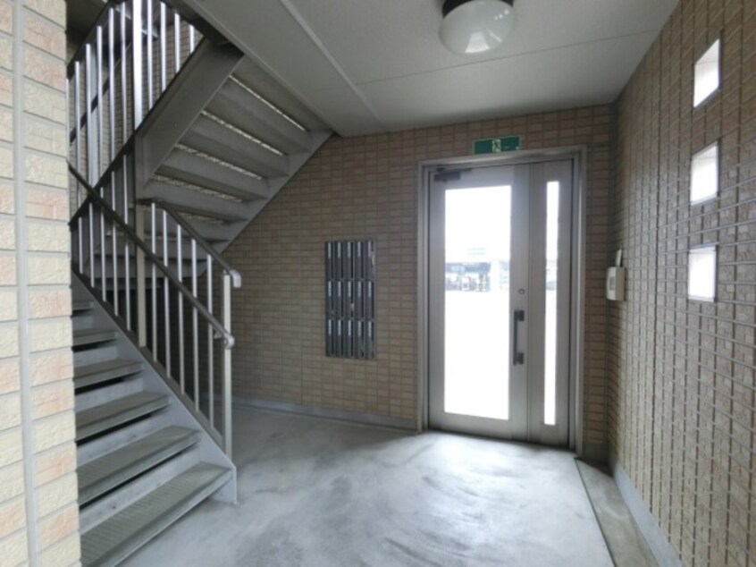 ロビー ルミエールヤナセ Ｂ