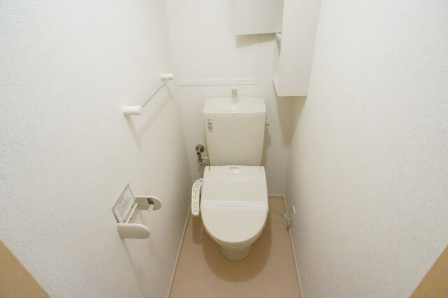 落ち着いた色調のトイレです サンライズガーデン　Ｂ