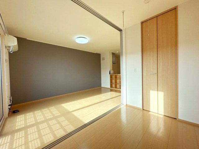 ＬＤＫ・洋室（照明器具付きです） フォーゲルテラス ブラウⅠ