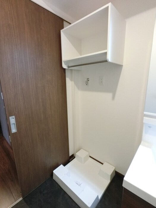 洗面室 収納棚付き洗濯機置き場 サンライトハイム陽東