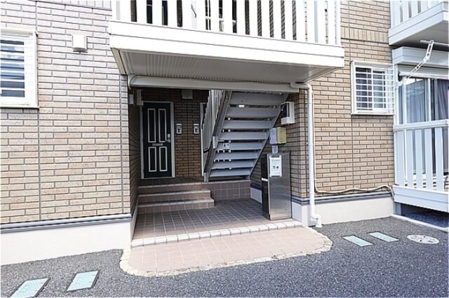 エントランス（宅配ボックス有ります） シャルムトロン Ｃ