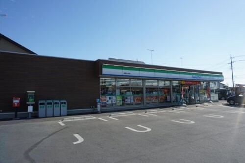 ファミリーマート 結城ふじみ店(コンビニ)まで702m フォンティーヌ結城 Ｂ