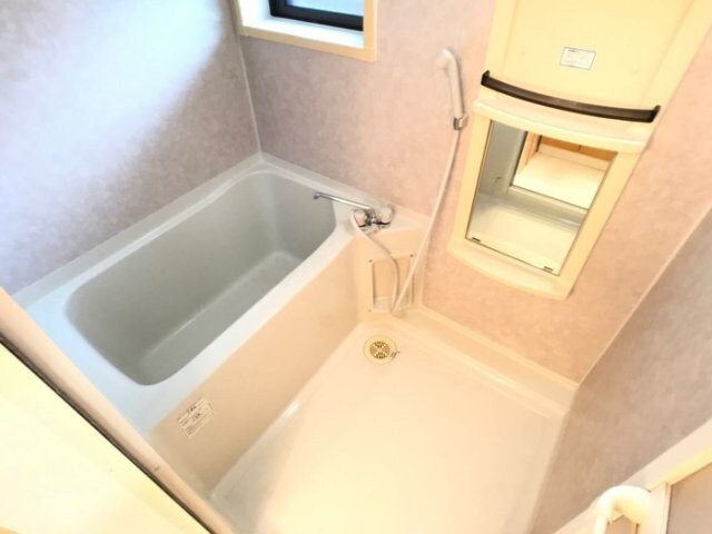 換気窓のある浴室 ポートシャトー Ⅱ