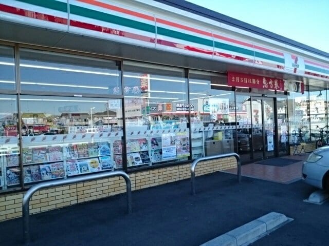 セブンイレブン小山犬塚６丁目店まで180m グランパズドリーム砺波Ⅱ