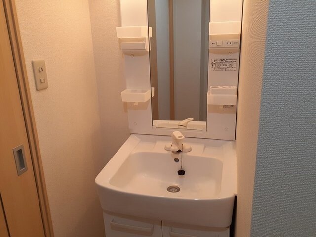  ロイヤルエステート神明Ａ