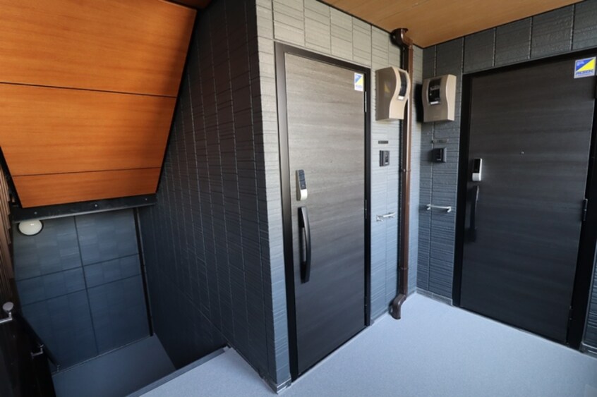 玄関ドア付近 Ｄ-ＲＯＹＡＬ中央 ＥＡＳＴ