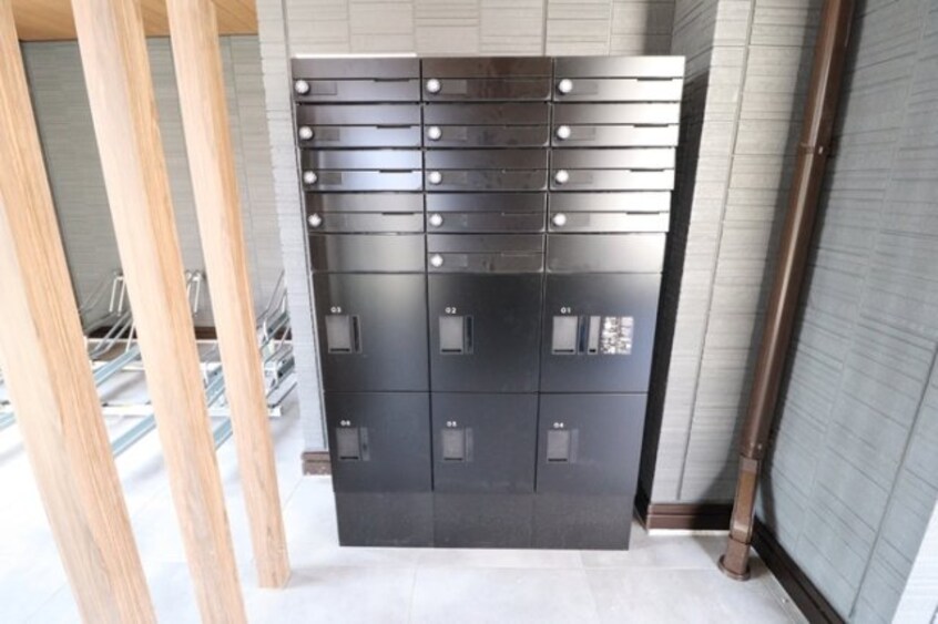 集合ポスト・宅配ボックス Ｄ-ＲＯＹＡＬ中央 ＥＡＳＴ