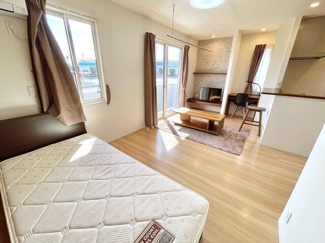 ベッド付き洋室からリビング Ｄ-ｒｏｏｍＢｕｓｉｎｅｓｓ小山