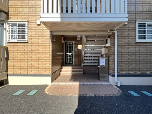 エントランス（宅配ボックス有ります） シャルムトロン Ｃ