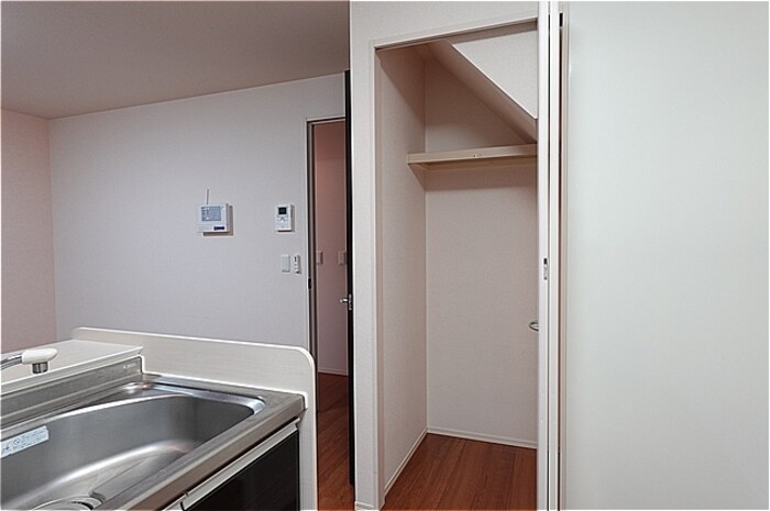 キッチン横・収納 エフ・イースト