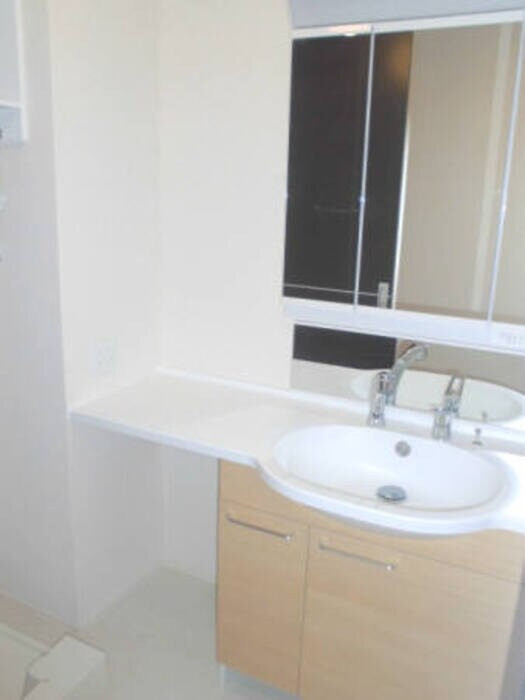 三面鏡・整理棚付きカウンター洗面台 パステルコート