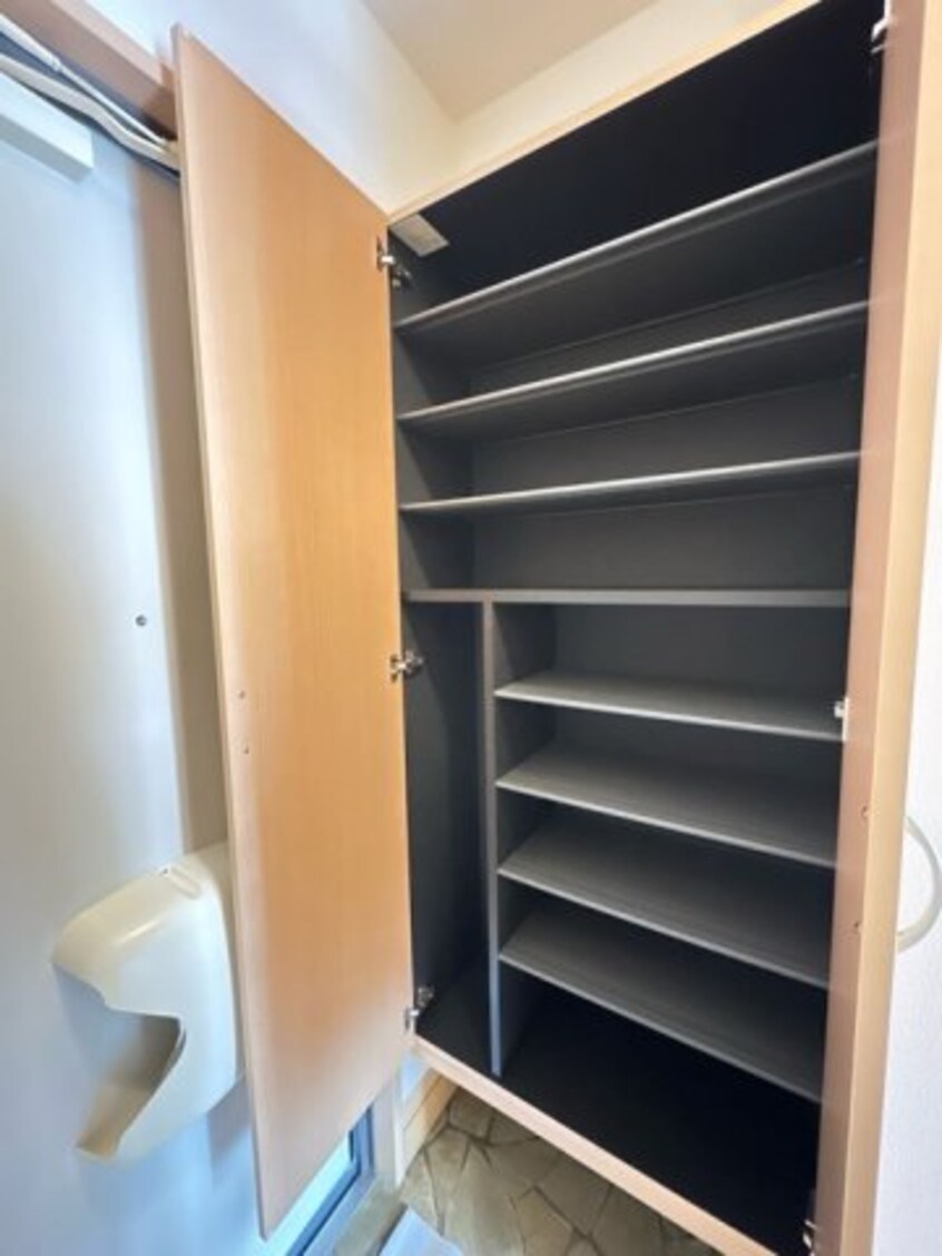 シューズボックス クレスト雅 Ａ