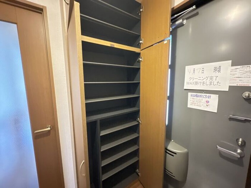 シューズボックス リビングタウン横田新町 Ｂ