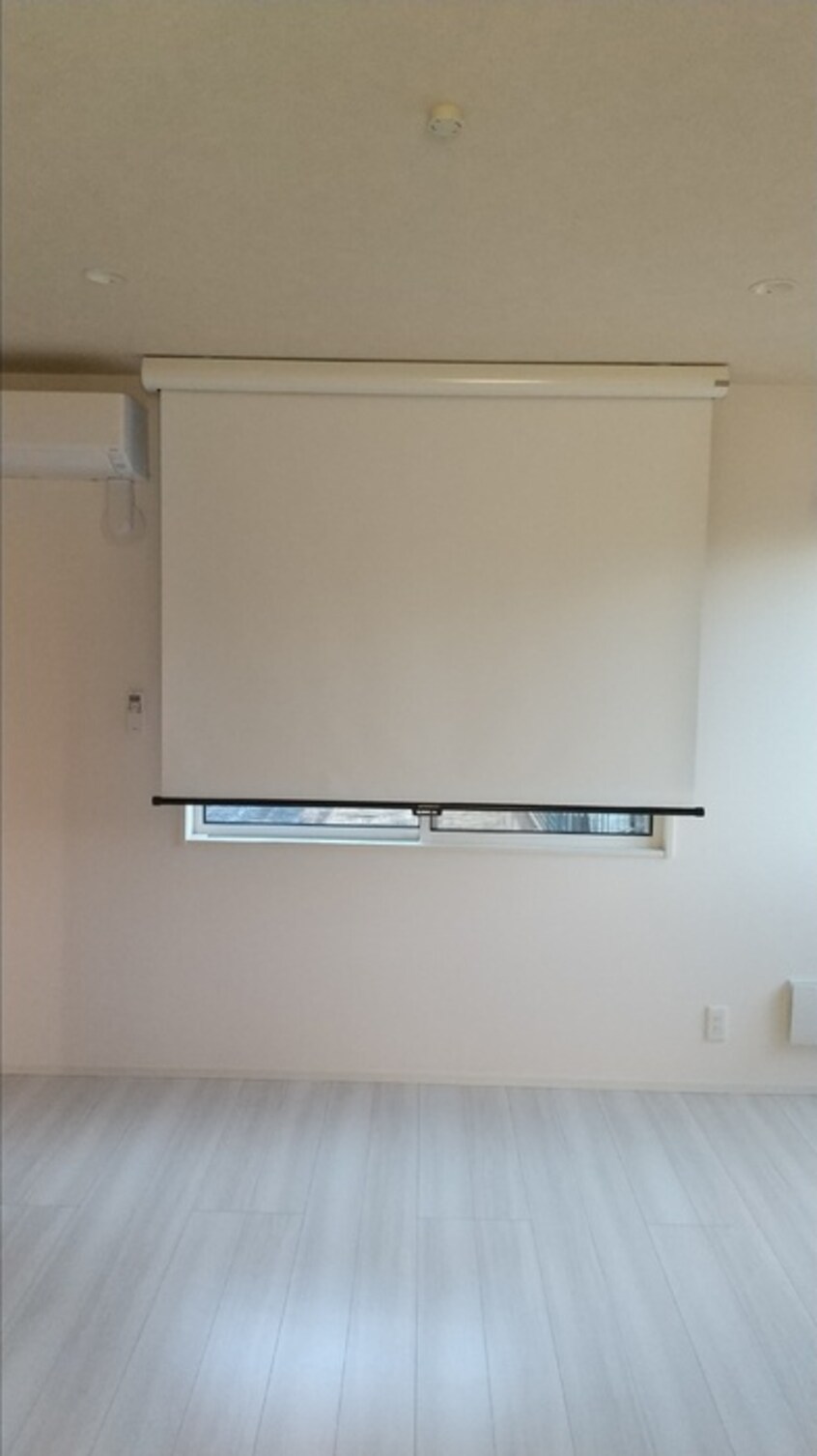 ＬＤＫにロールスクリーン ボーディ醍函