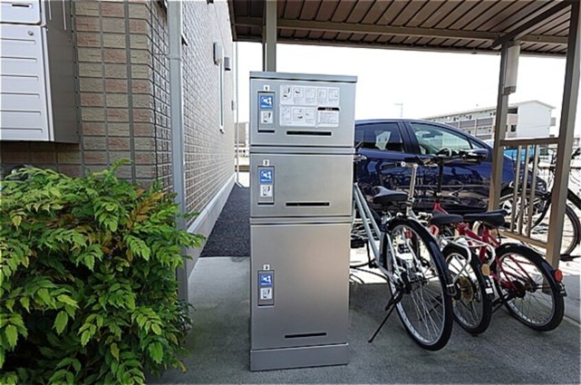 Ａ棟側に宅配ボックス有ります パインコート Ｂ