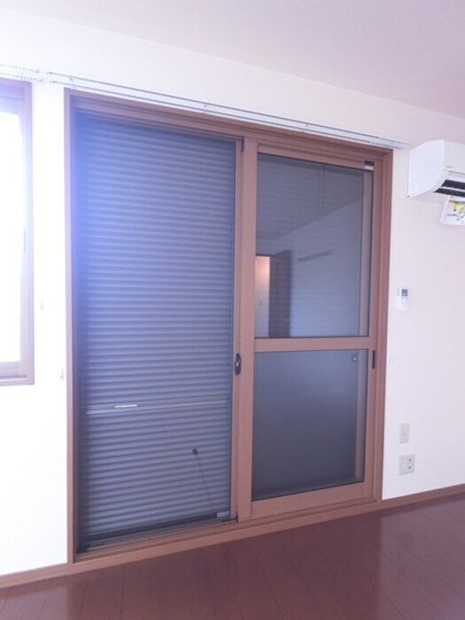 シャッター雨戸付き フローラルコート Ｂ