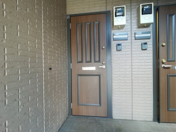 玄関前 プール ラ ヴィ Ａ