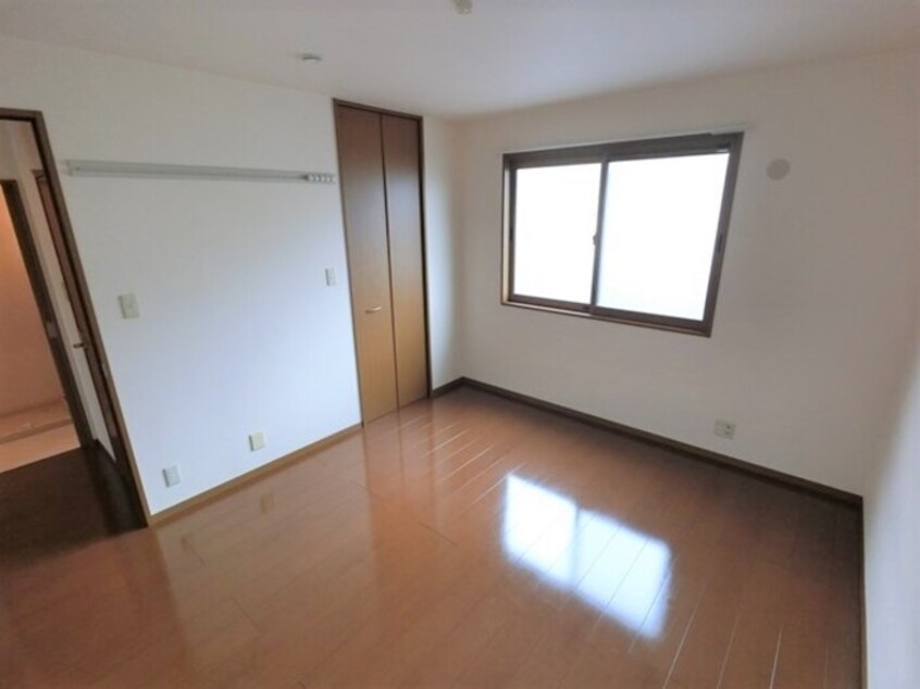 洋室 ハングバー、ウォークインクローゼット付き フローラルコート Ｂ