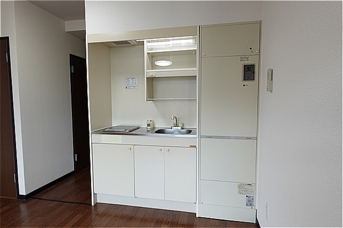 キッチン かねとビル 2F