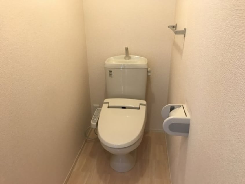 温水洗浄暖房便座のトイレ エフ・イースト