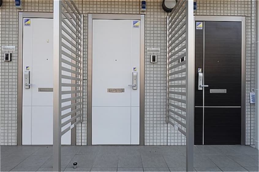 玄関前 ラ･ルーチェ