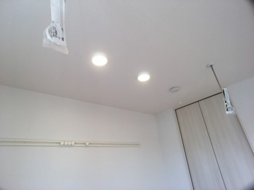 洋室・室内物干しとダウンライト クレインⅠ