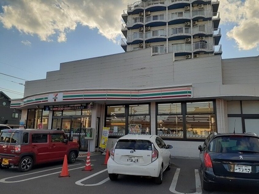 セブンイレブンさいわい町店まで220m アザレア本館