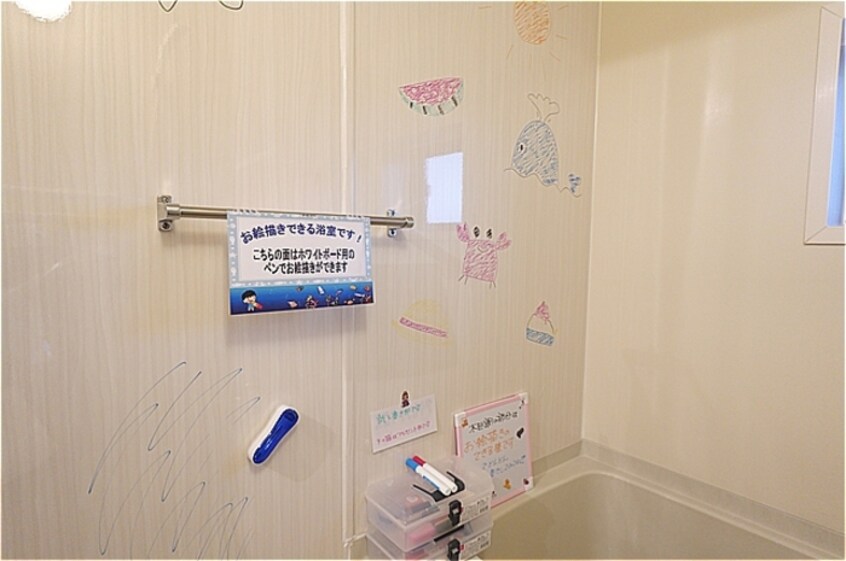 お絵かきができる壁面があります エルピス Ａ