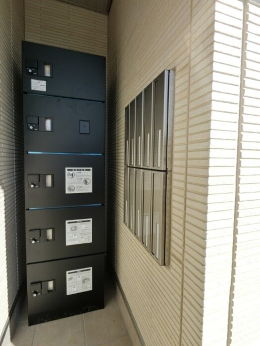 宅配ボックスと集合ポスト イーストコート Ｂ