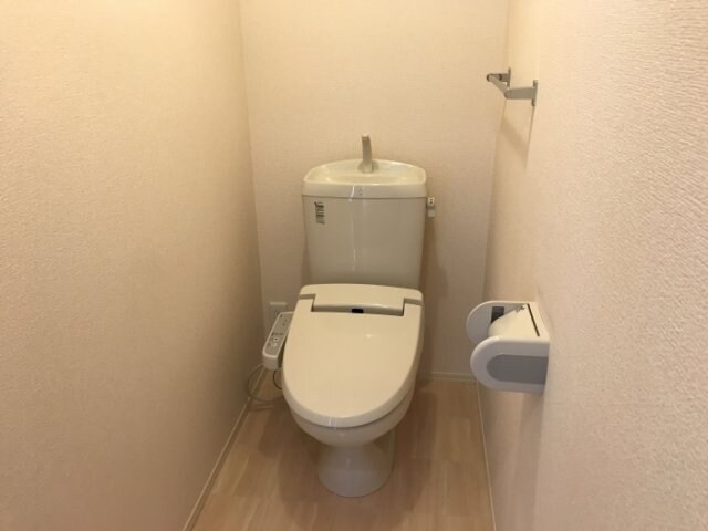 温水洗浄暖房便座のトイレ エフ・イースト