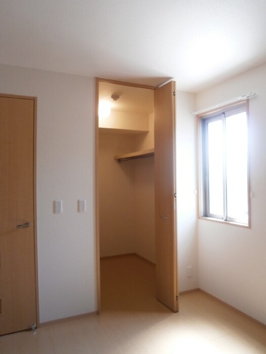 ウォークインクローゼット ヴィルドミール中今泉