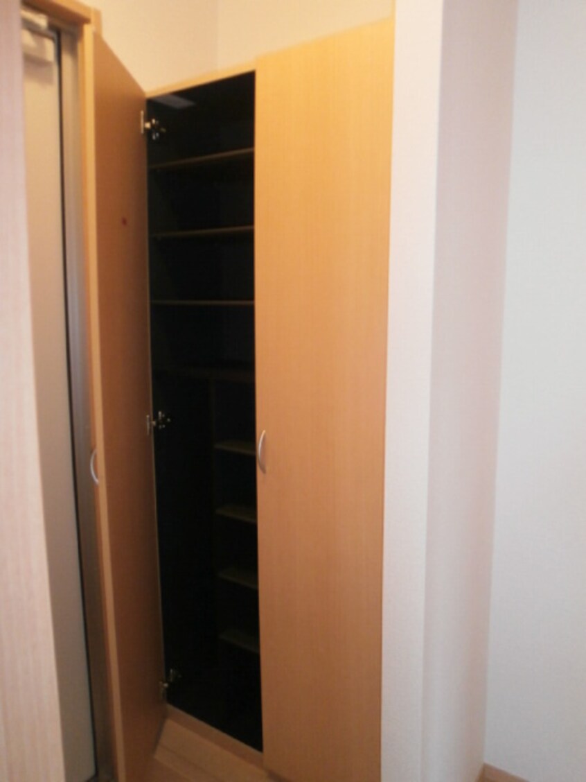 シューズボックス ヴィルドミール中今泉