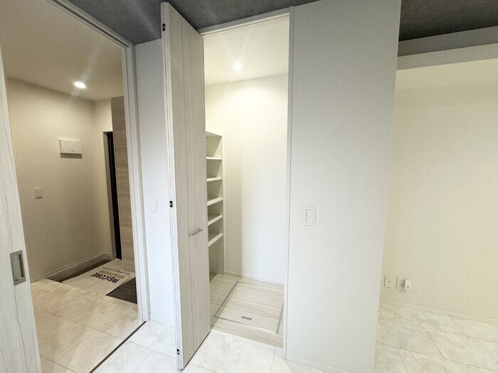 ウォークインクローゼット D-GLANZ WEST