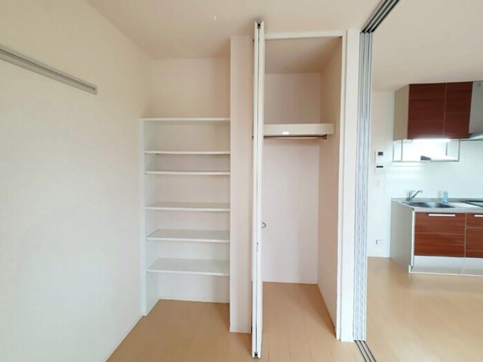 洋室・収納 クレスト Ⅱ