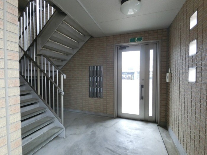 ロビー ルミエールヤナセ Ｂ