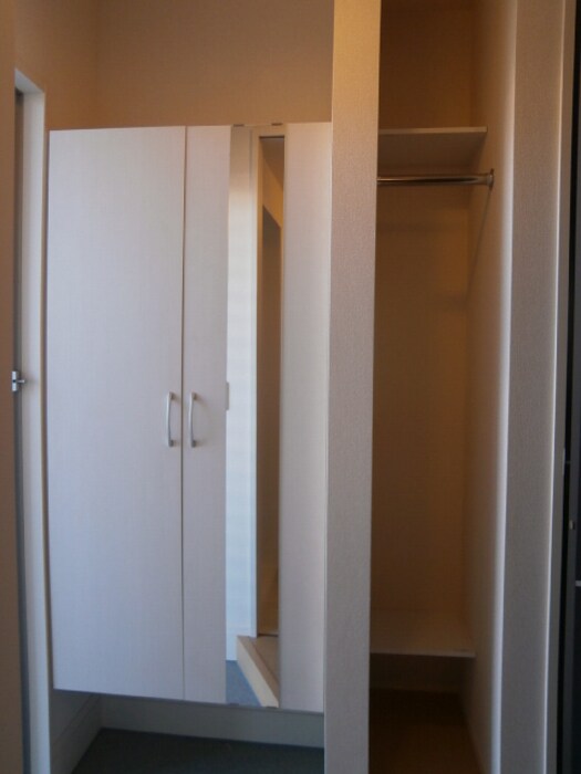 鏡付きシューズボックスとディリークローク ペイサージュ Ａ