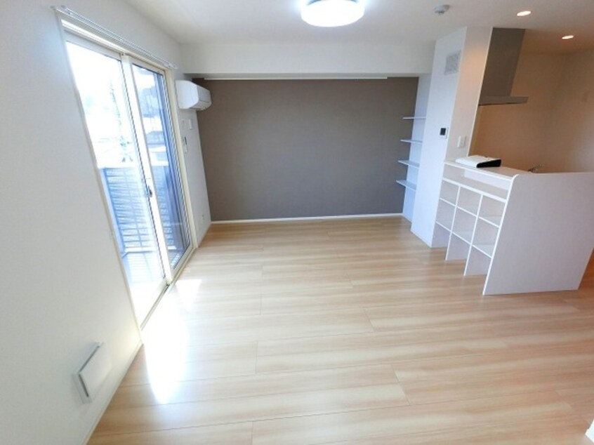 リビング・エアコン、照明器具付き ラ・ポーテＡ