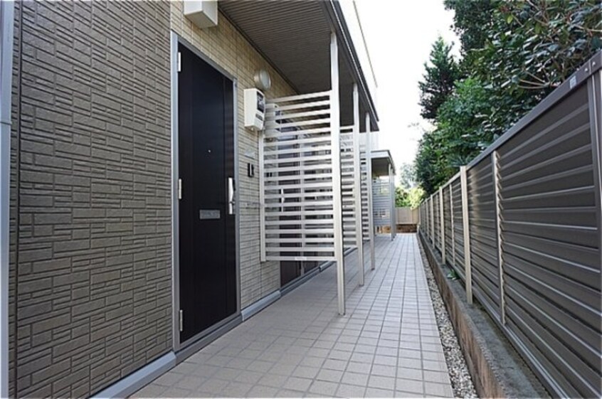 玄関前 リェス クラスィーヴイ