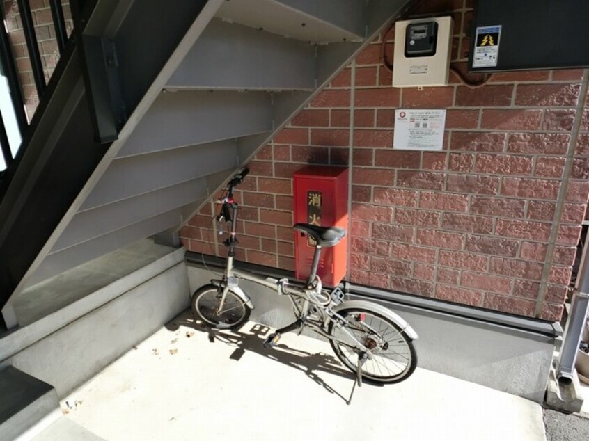 駐輪場はありませんので階段下等をご利用下さい リヴェールハウス