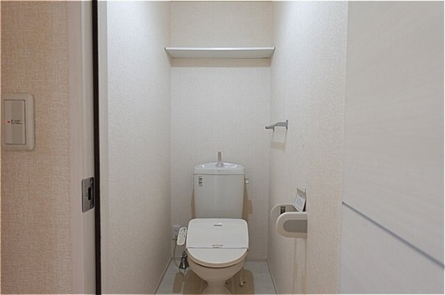 温水洗浄暖房便座のトイレ シャルムトロン Ｃ