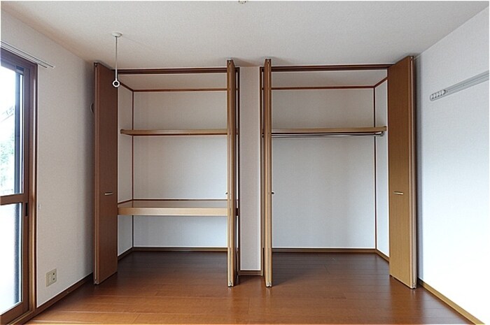 南洋室・収納 フローラルコート Ｅ