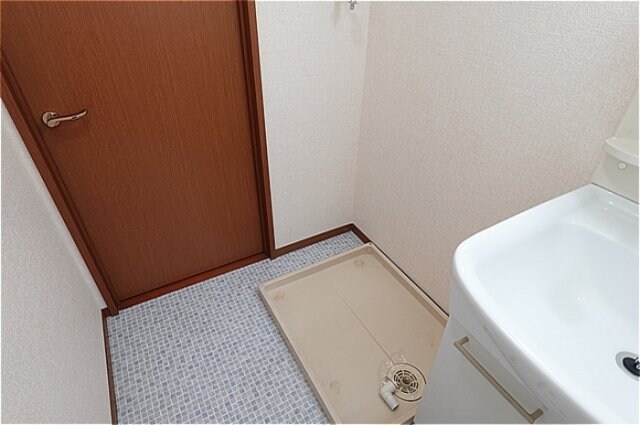 洗面室・洗濯機置き場 フローラルコート Ｅ