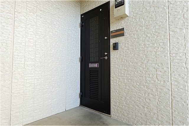 玄関前 ネオ・アヴァンセ五代 七番館