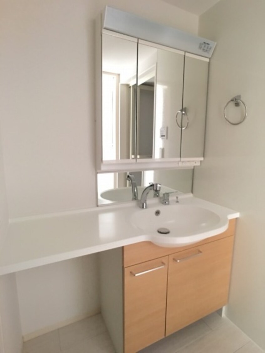 三面鏡・整理棚付きカウンター洗面台 クレインⅢ